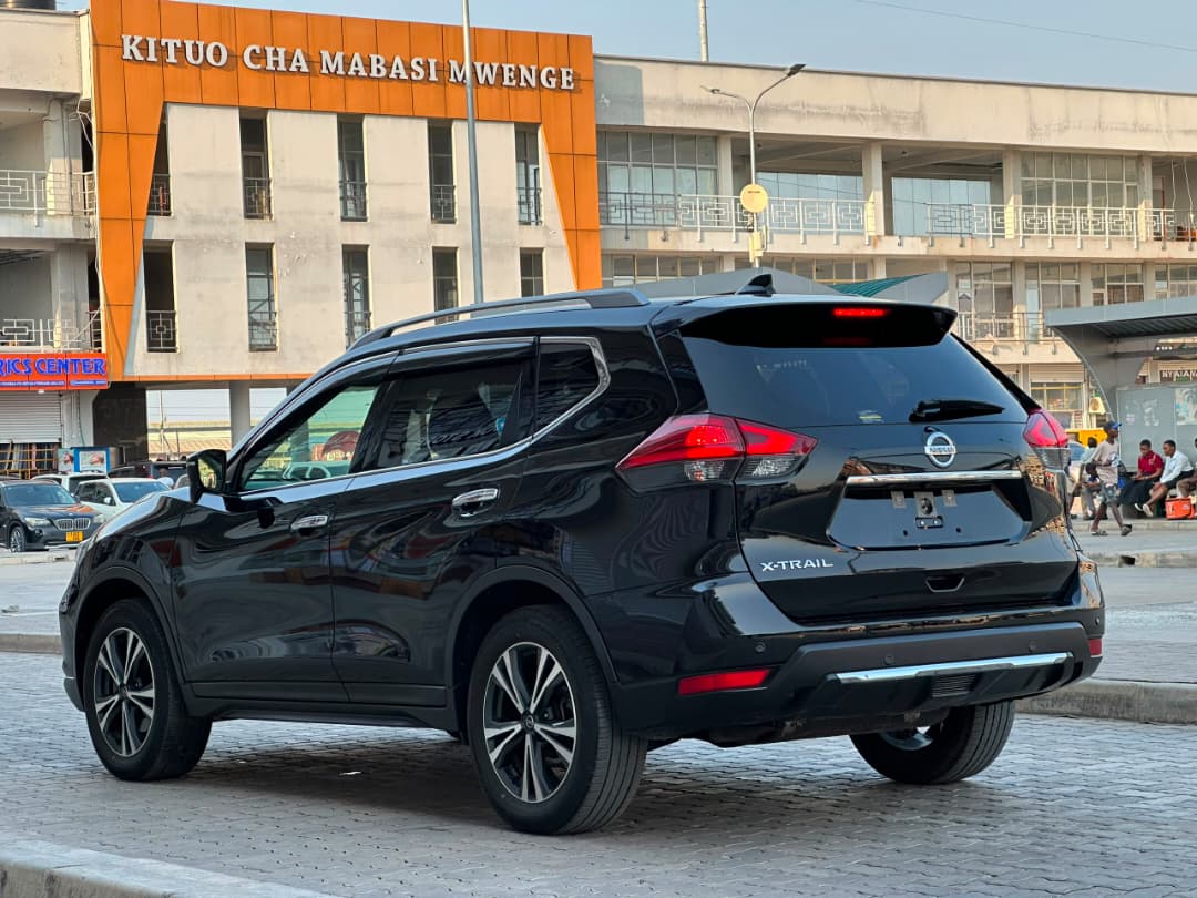 NISSAN X-TRAIL thumbnail 3
